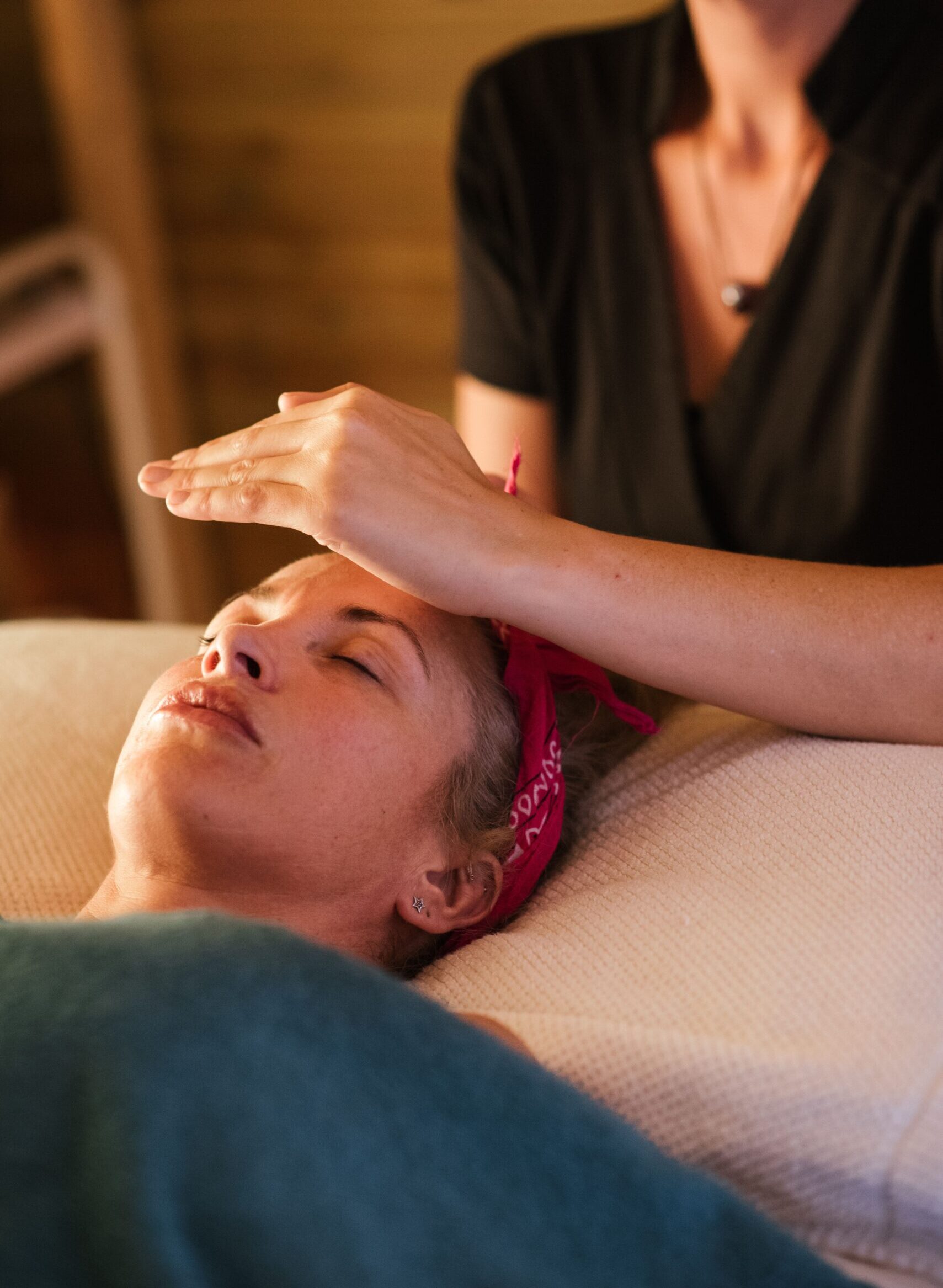 A calm, restful moment during a Reiki session